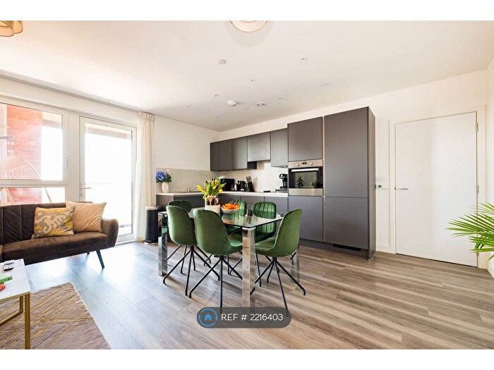 3 Bedroom Flat To Rent In Green Street, London, E13