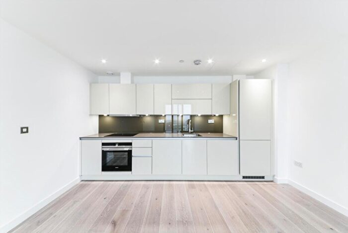 1 Bedroom Apartment To Rent In Stratosphere Tower, Stratford, London, E15