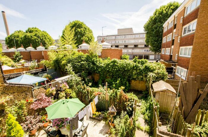 2 Bedroom Flat To Rent In Merrow Street, Elephant And Castle, London, SE17