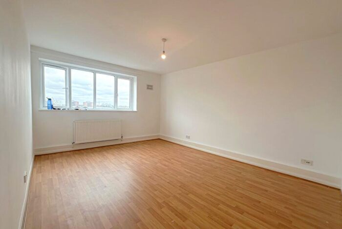 2 Bedroom Flat To Rent In Knighton Park Road, London, SE26