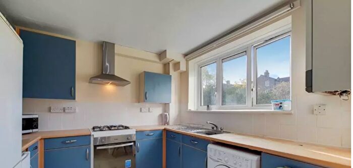 3 Bedroom Flat To Rent In Endwell Road, London, SE4