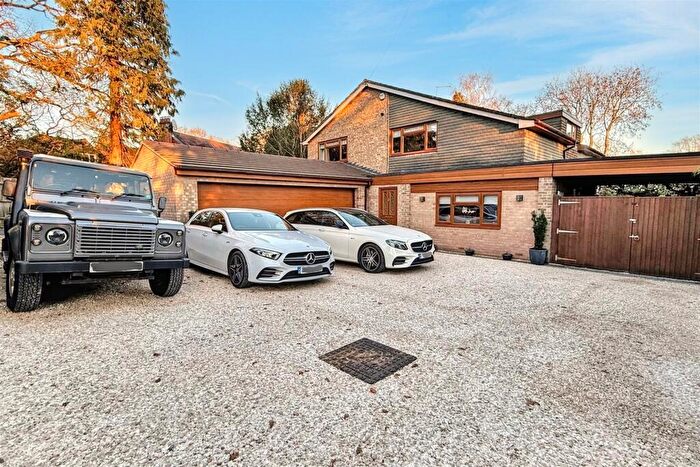 4 Bedroom Detached House For Sale In Shawford, SO21