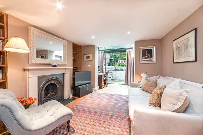 2 Bedroom Maisonette To Rent In Cloudesley Square, Barnsbury, N1