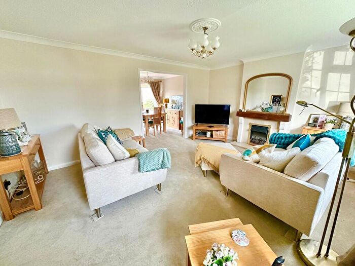 5 Bedroom Detached House For Sale In Stratford Road, Ash Vale, GU12