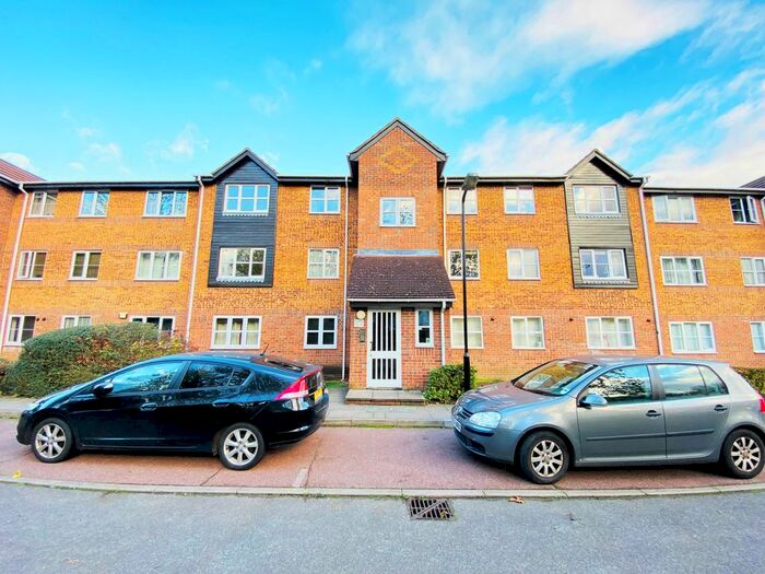 1 Bedroom Flat To Rent In Stevenson Close, New Barnet, EN4