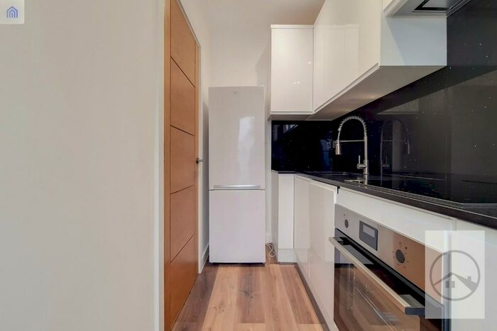 1 Bedroom Flat To Rent In Streatham Road, Mitcham, Surrey, CR4