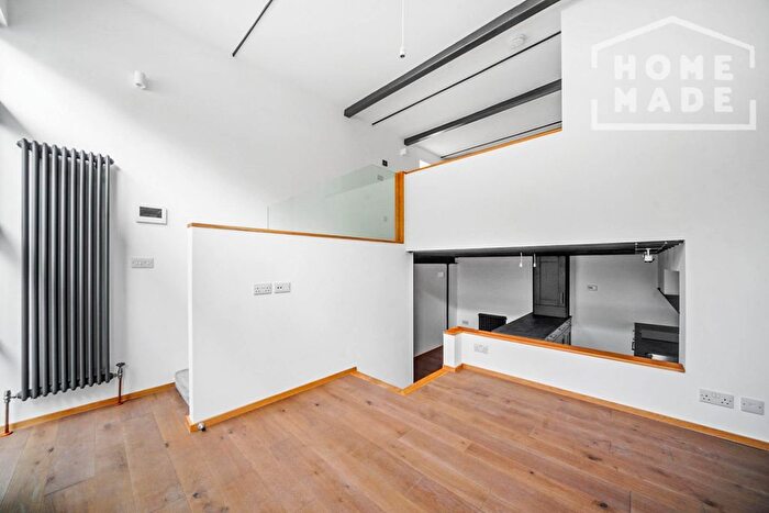 1 Bedroom Mews To Rent In Printer Mews, Teddington, TW11