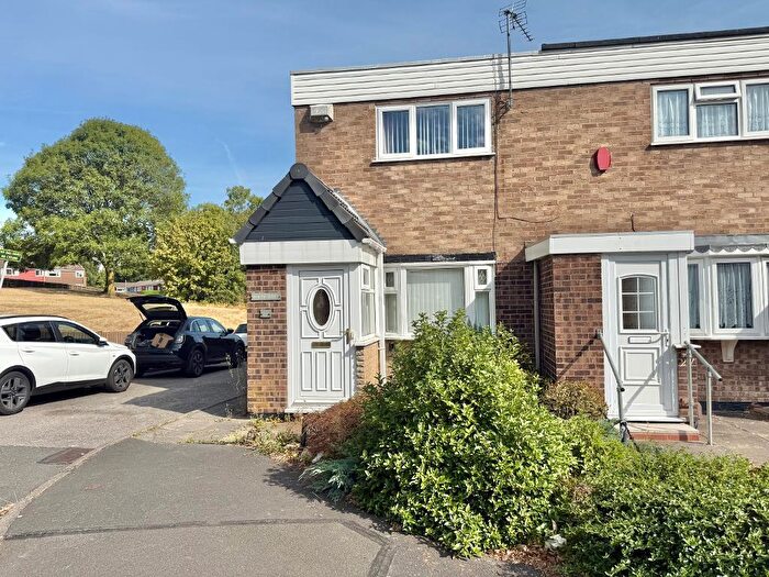 2 Bedroom End Of Terrace House For Sale In Tompstone Road, West Bromwich, West Midlands, B71