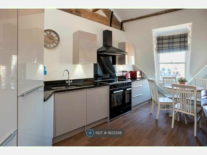 2 Bedroom Flat To Rent In Goodramgate, York, YO1