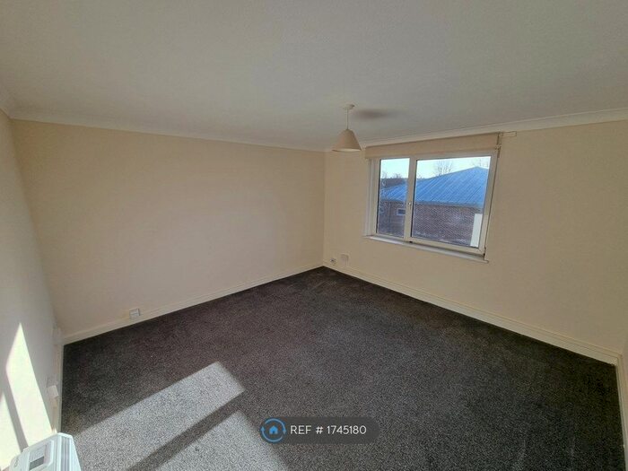 1 Bedroom Flat To Rent In Court Lodge Road, Horley, RH6