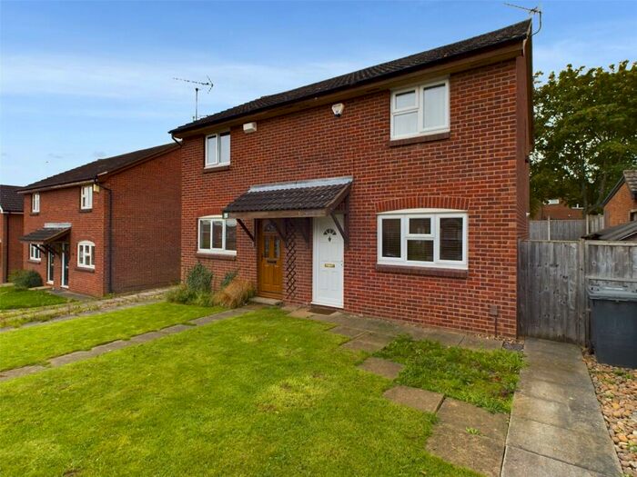 3 Bedroom Semi-Detached House To Rent In Jasmine Close, Beeston, Nottingham, Nottinghamshire, NG9