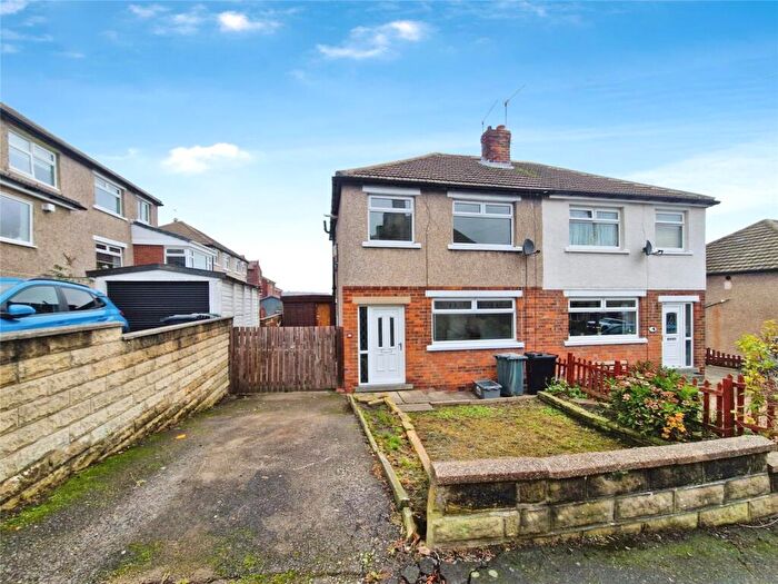 3 Bedroom Semi Detached House To Rent In Carver Street, Cleckheaton, BD19