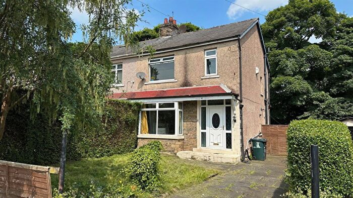 3 Bedroom Semi-Detached House For Sale In Willowfield Crescent, Bradford, BD2