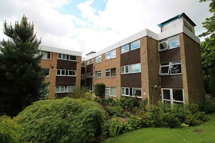 2 Bedroom Flat To Rent In Heathfield Close, Potters Bar, EN6