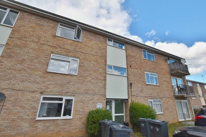 2 Bedroom Flat To Rent In Waldgrooms, Dunmow, CM6