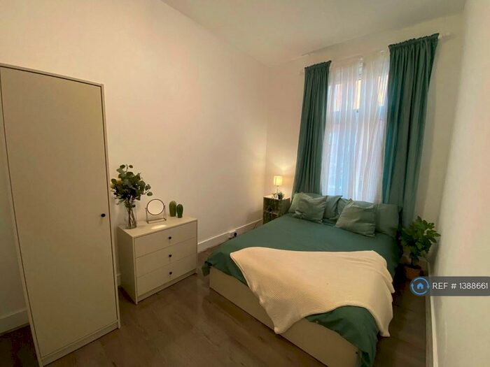 2 Bedroom Flat To Rent In Barking Road, Canning Town, E16