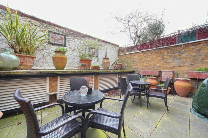 1 Bedroom Flat To Rent In Hillgate Place, Clapham South, London, SW12