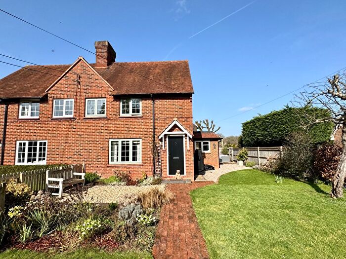 3 Bedroom Semi-Detached House For Sale In Wedmans Place, Rotherwick, RG27