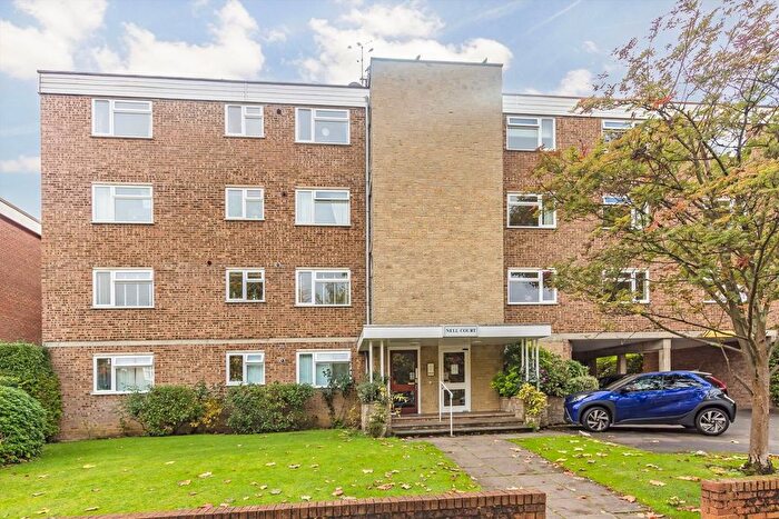 2 Bedroom Flat To Rent In Lovelace Road, Surbiton, KT6