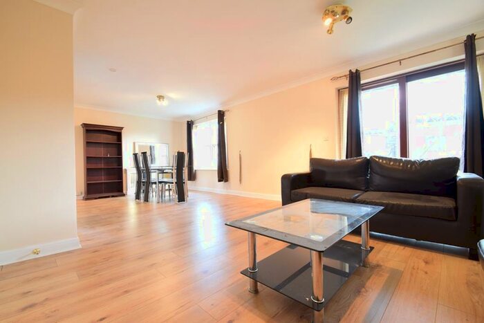 2 Bedroom Apartment To Rent In The Garlands, Harrow On The Hill, HA1