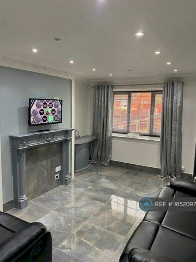 2 Bedroom Semi-Detached House To Rent In Lairds Place, Liverpool, L3