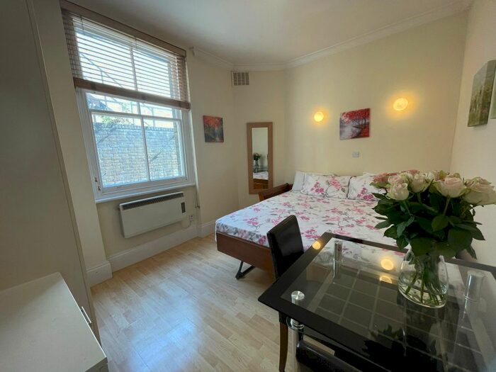 Studio To Rent In White Horse Street, London, W1J