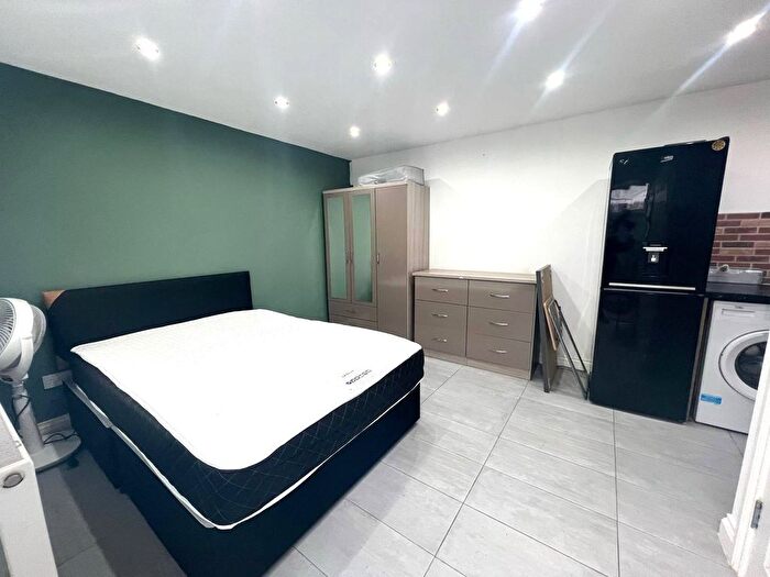 Studio To Rent In Becontree Avenue, Becontree, Dagenham, RM8