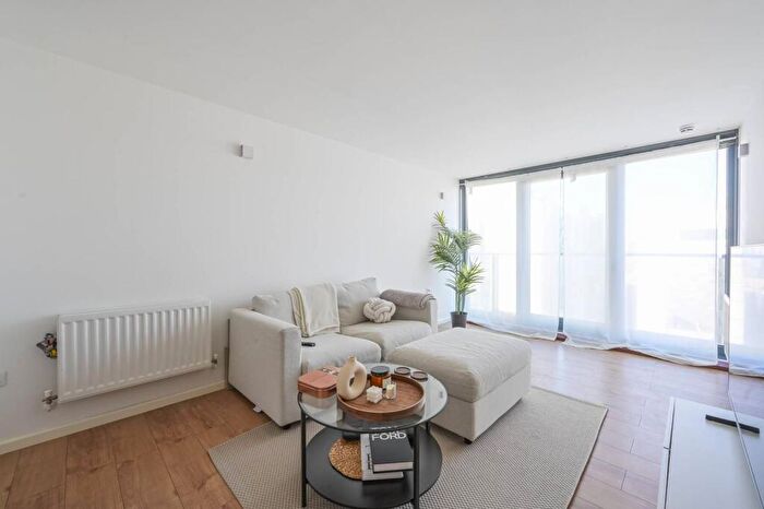 1 Bedroom Flat For Sale In Elektron Tower, Canary Wharf, London, E14
