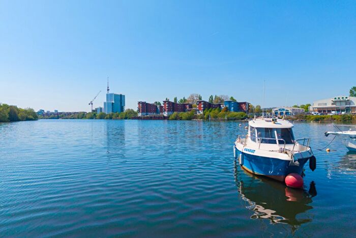 2 Bedroom Flat For Sale In Jim Driscoll Way, Cardiff, CF11