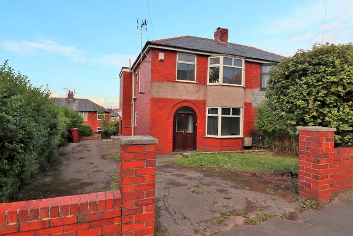 4 Bedroom Semi-Detached House To Rent In Fecitt Brow, Blackburn, BB1