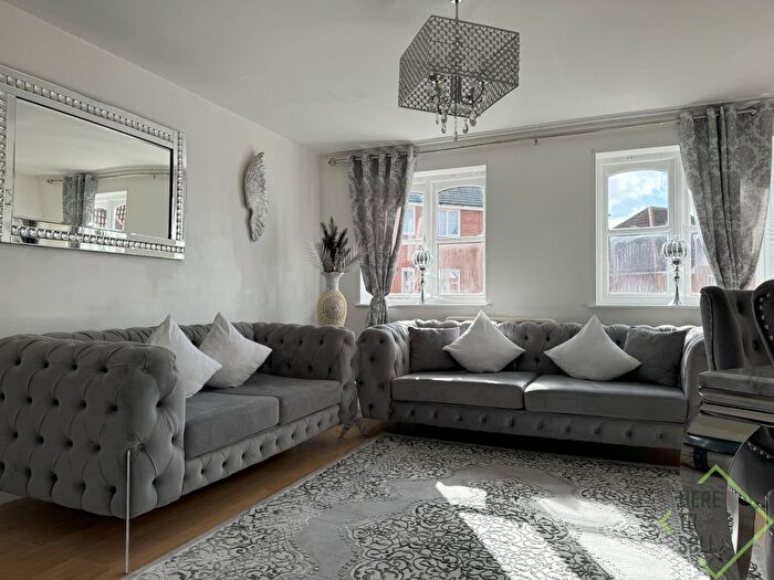 2 Bedroom Flat To Rent In Greenwood Avenue, Enfield, Middlesex, EN3