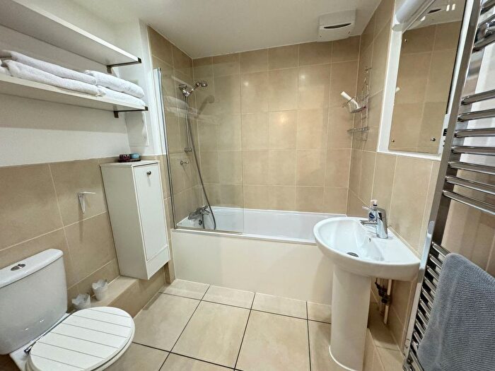 2 Bedroom Flat To Rent In Dalston, E8