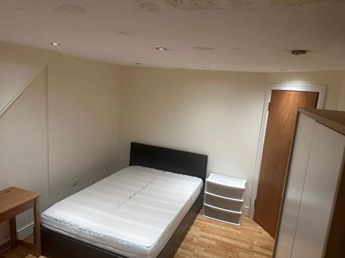 3 Bedroom Terraced House To Rent In Nether Street, London, N3