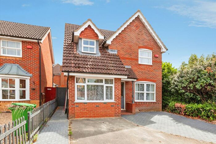 4 Bedroom Detached House For Sale In Moor Furlong, Slough, SL1