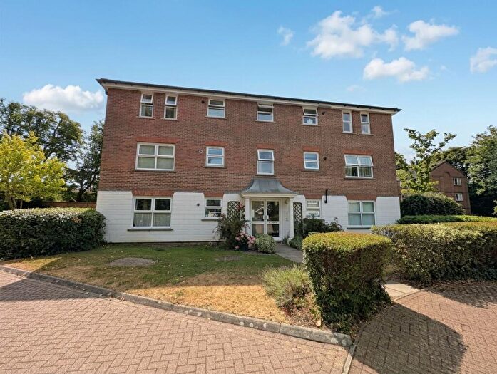 2 Bedroom Flat To Rent In North Parade, Horsham, RH12