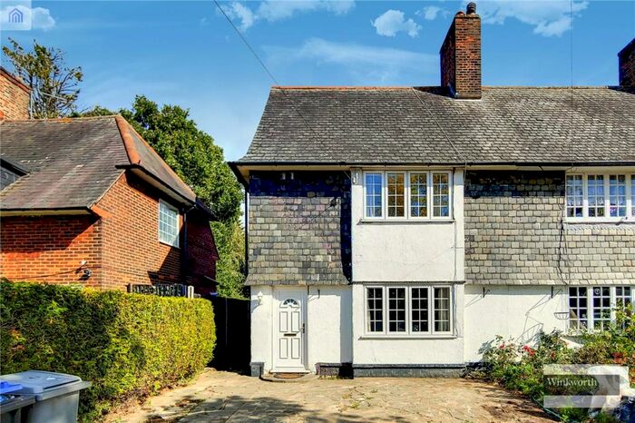 3 Bedroom End Of Terrace House To Rent In Bacon Lane, Kingsbury, London, NW9