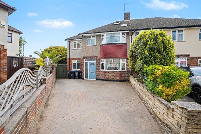 6 Bedroom Semi-Detached House For Sale In Radnor Gardens, Enfield, EN1