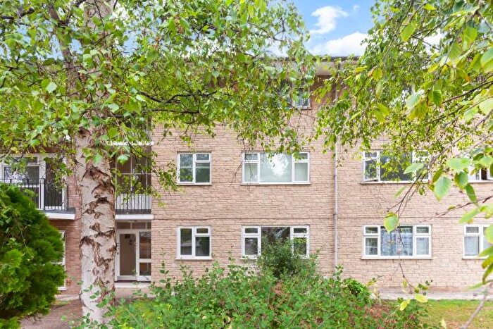 1 Bedroom Apartment To Rent In Glyme Close, Woodstock, OX20