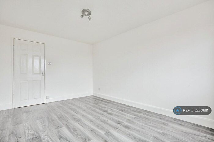 1 Bedroom Flat To Rent In Cornmow Drive, London, NW10