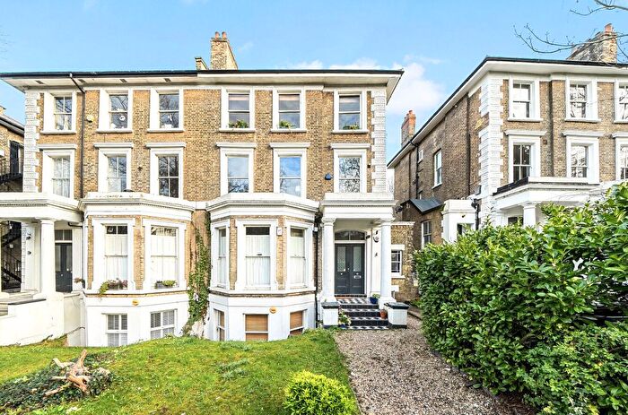 2 Bedroom Flat For Sale In Thicket Road, Anerley, London, SE20