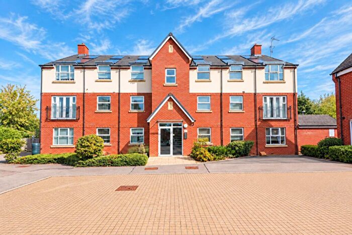 2 Bedroom Flat For Sale In Tyne Way, Rushden, Northamptonshire, NN10