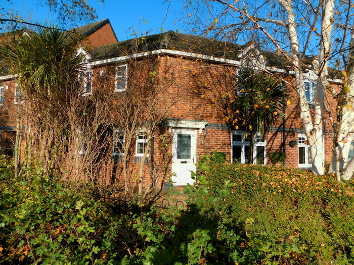 3 Bedroom Semi-Detached House To Rent In Avon Way, Hilton, DE65