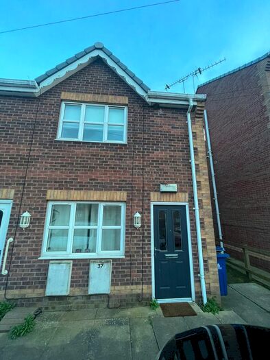 1 Bedroom Maisonette To Rent In Windsor View, New Rossington, Doncaster, DN11