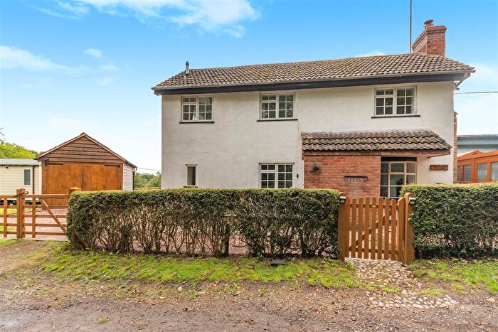 3 Bedroom Cottage For Sale In Four Oaks, Newent, GL18