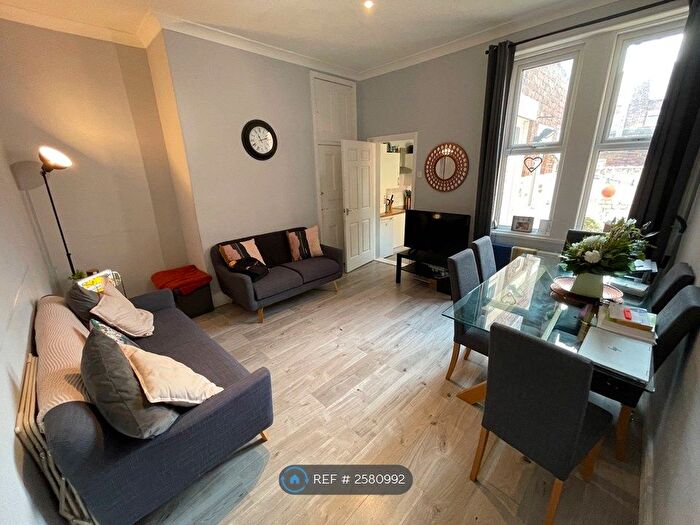 3 Bedroom Flat To Rent In Heaton, Newcastle Upon Tyne, NE6