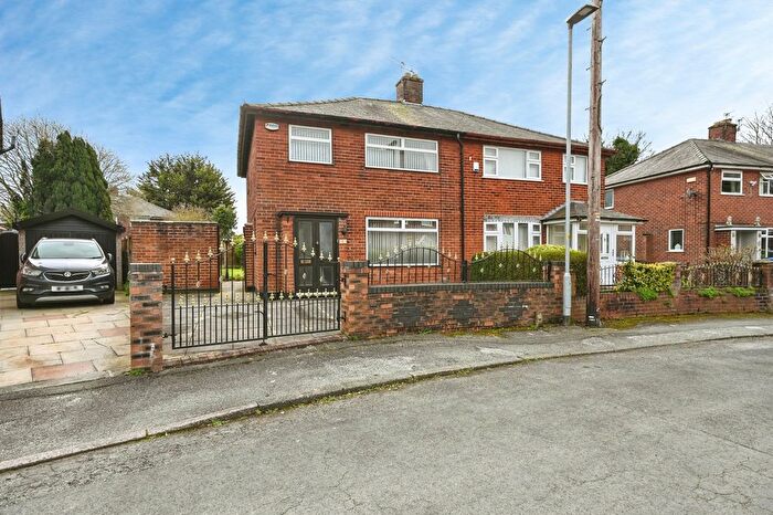 3 Bedroom Semi Detached House For Sale In Clapgates Crescent, Cheshire, WA5