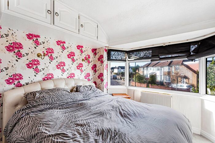3 Bedroom Terraced House For Sale In Hall Farm Drive, Twickenham, TW2