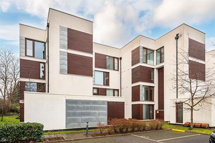 2 Bedroom Flat For Sale In Rivermead Close, Teddington, TW11