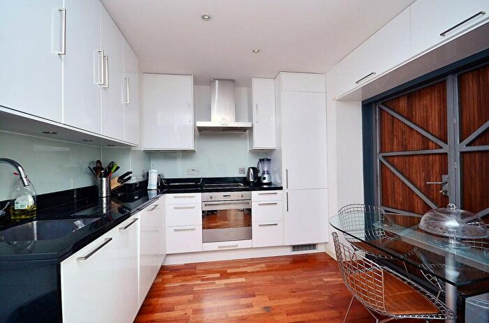 2 Bedroom Flat To Rent In Gainsborough Studios West, Islington, London, N1