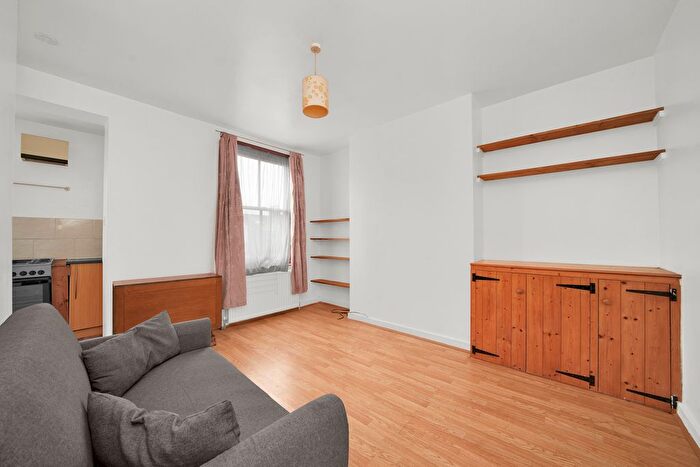 1 Bedroom Flat To Rent In Grove Dwellings, Adelina Grove, Whitechapel, E1